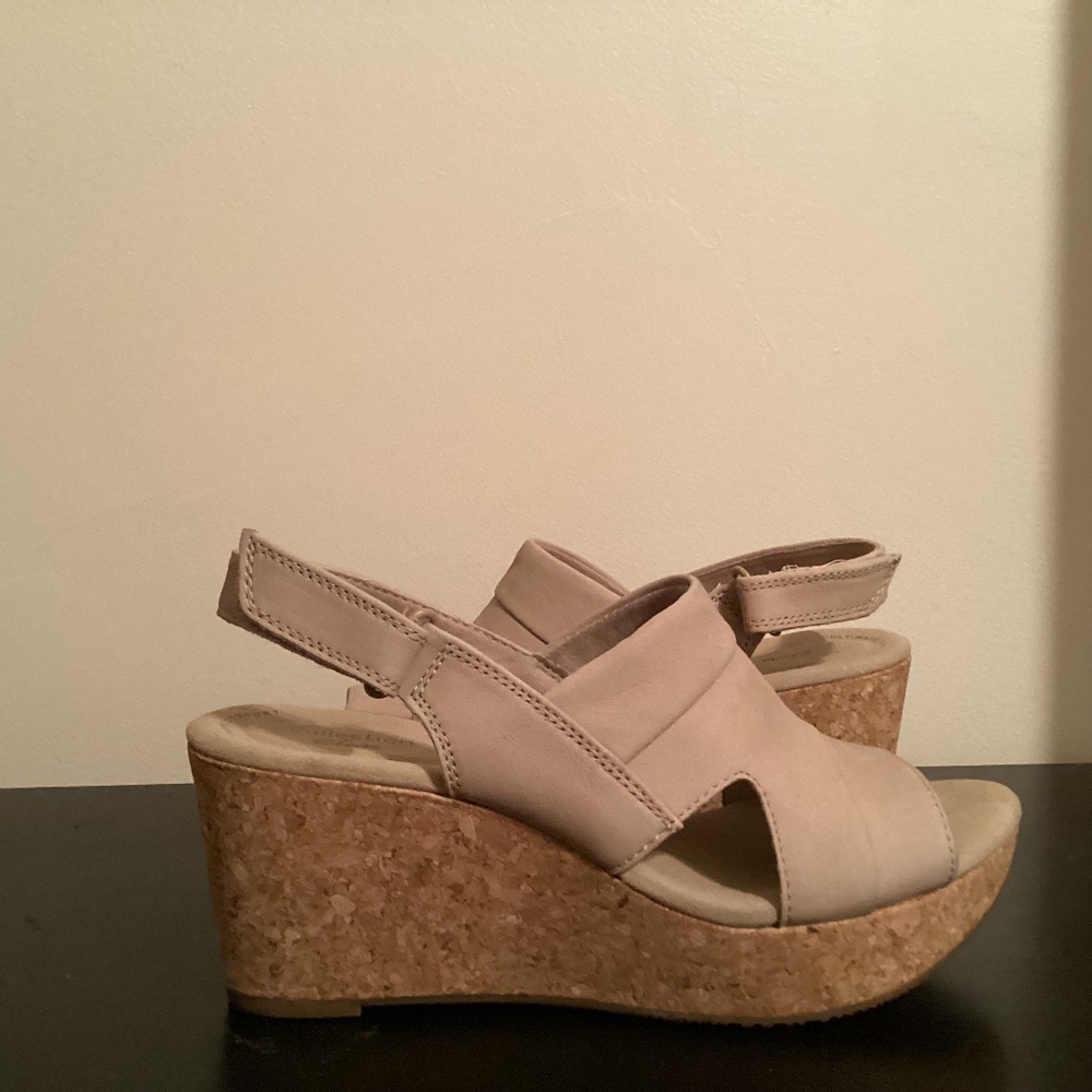 Clarks size 9 tan wedge Velcro strap